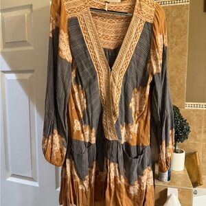 Free People Geometric Patterned dress in Tan and Cream.